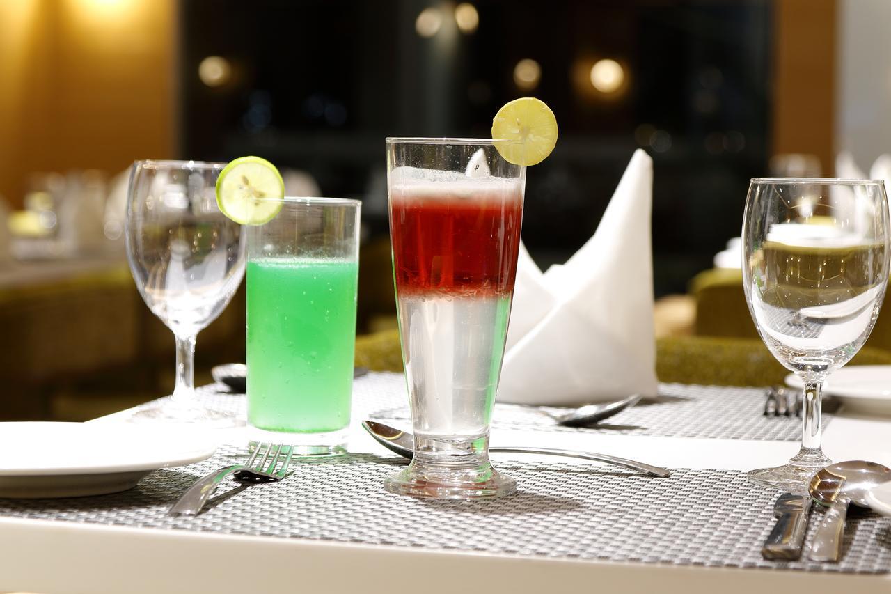 Hotel Silver Heights Ahmadabad Zewnętrze zdjęcie