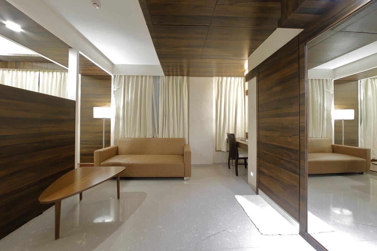 Hotel Silver Heights Ahmadabad Zewnętrze zdjęcie